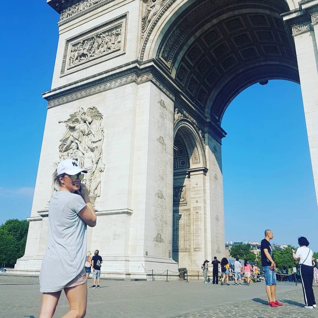Jade at the Arc de Triomphe in Paris