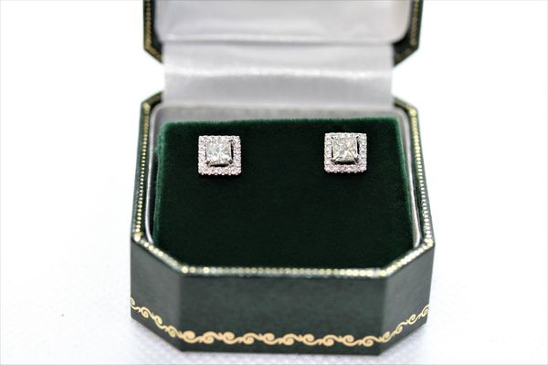 White Gold Halo Studs 
18ct white gold 
Earrings