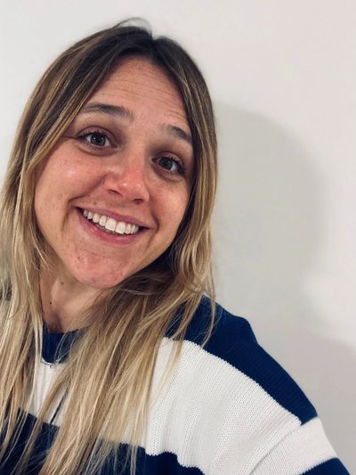 Veronica di ideeconlaVi sorridente