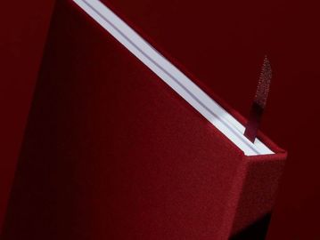 An assortment of sizes and colors.  Quality journal