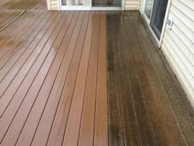 Composite deck mildew.  Low Psi Soft Wash cleaning of composite deck
