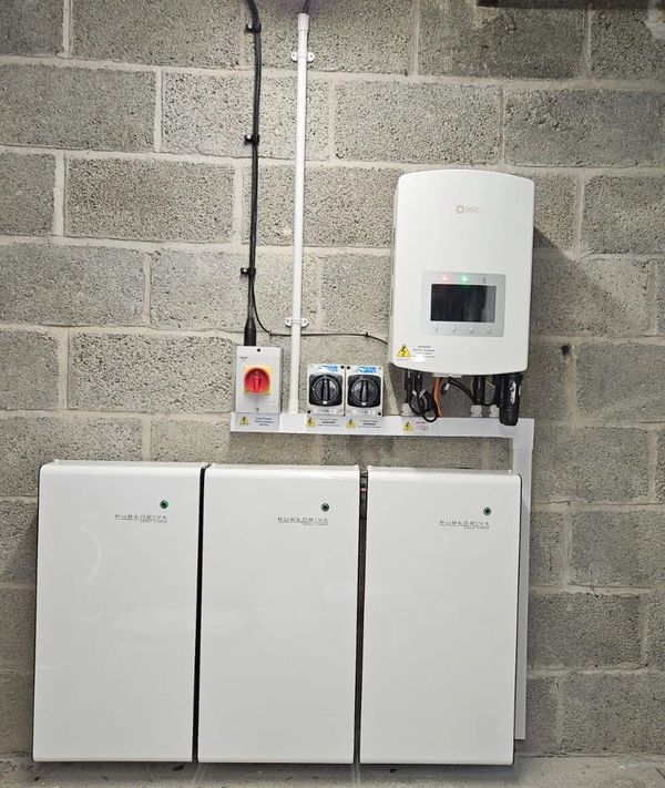 Solis Hybrid Inverter with Puredrive Battery Storage on an installation in Tavistock, Devon