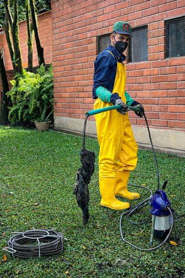 Limpieza de tuberías de alcantarillado / Sanitary Sewer Cleaning