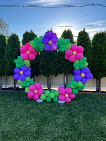 round balloon backdrop flower