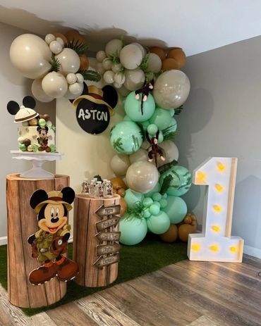 Mickey Safari decoration