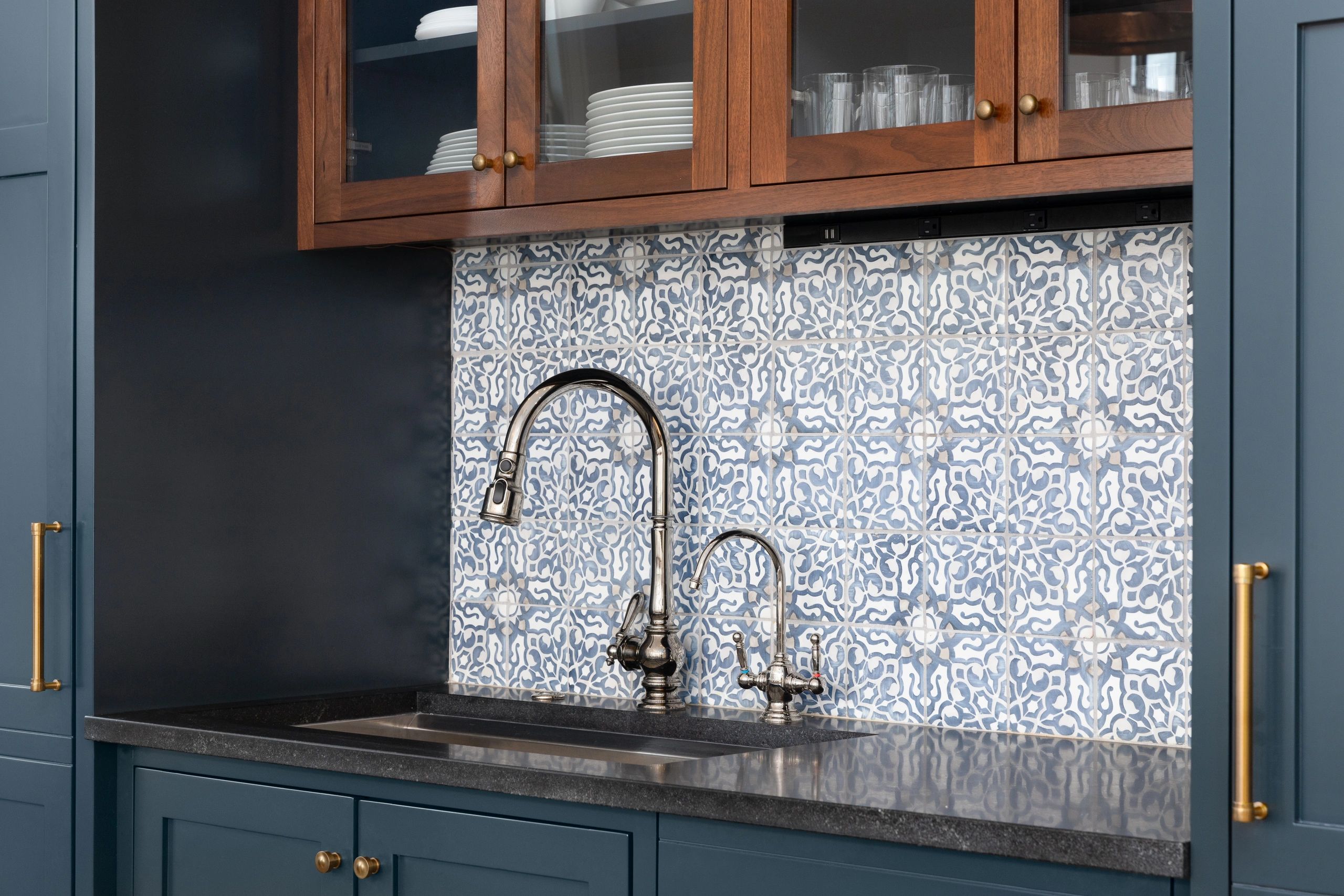 Blue pattern tile kitchen backsplash 