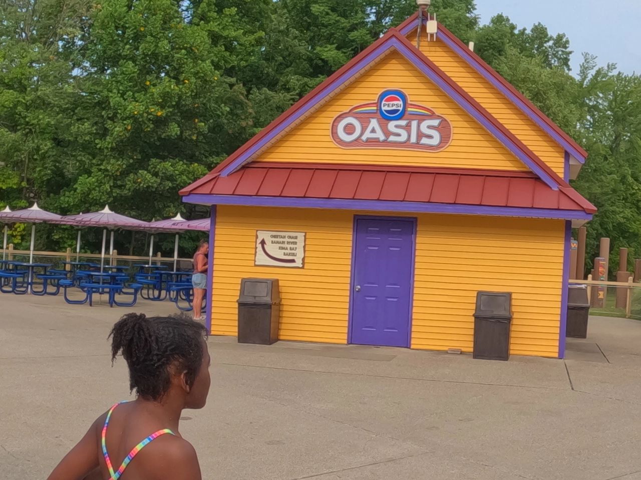 Oasis stations are available throughout Holiday World and Splashin Safari, where you can go and fill up on your favorite soft drinks at no charge.