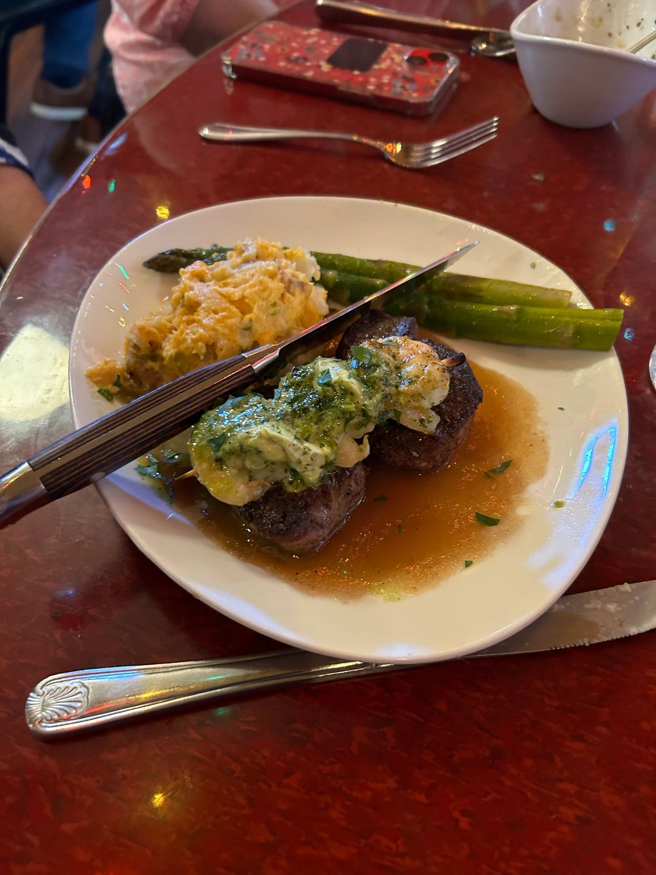 Bonge’s take on a New York Strip Steak, topped with a wonderful house-smoked shallot rosemary butter. The main dish also came with asparagus and cheesy potatoes. 