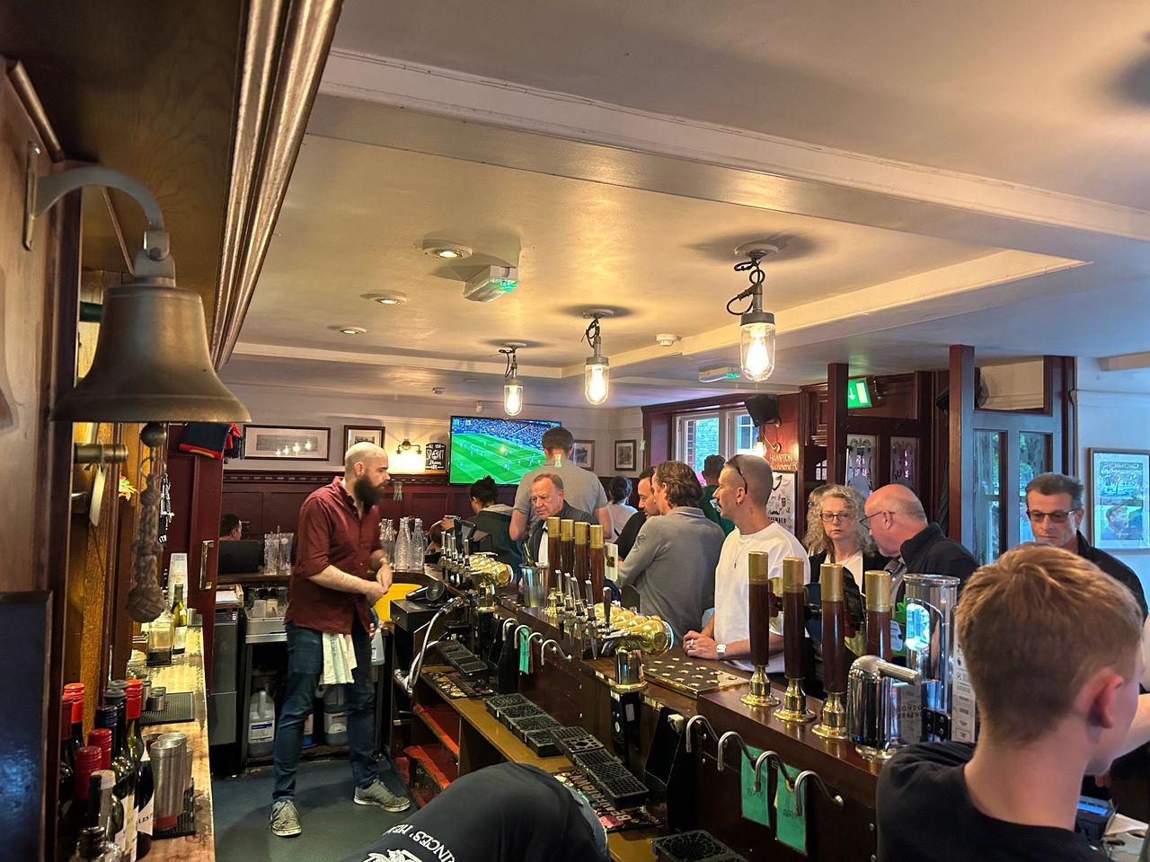 A classic pub design, the bar at Prince's Head greets you just inside the front door. Expect a small crowd, especially on the weekend. Also expect to see football on the TV screen. 