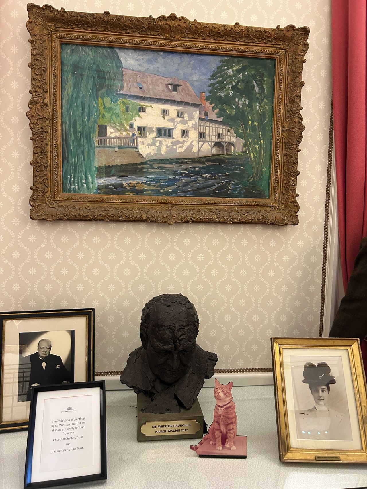 Throughout Blenheim Palace, there are artifacts and original paintings from Winston Churchill.
