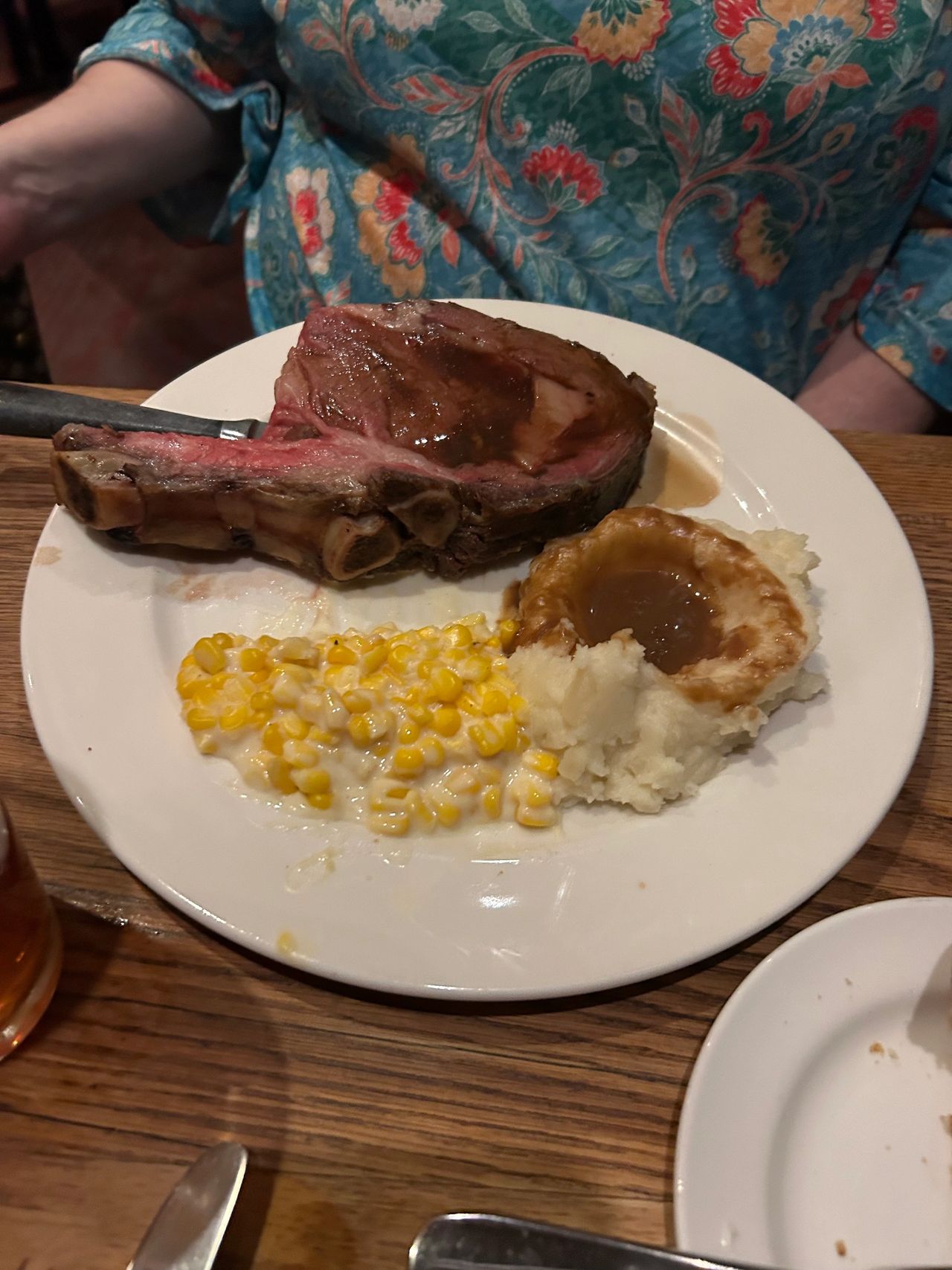 Tam O'Shanter's prime rib is what they are best known for, and it does not disappoint. Served with mashed potatoes, gravy, yorkshire pudding, and creamed spinach or creamed corn. Tam O'Shanter's prime rib is what they are best known for, and it does not disappoint. Served with mashed potatoes, gravy, yorkshire pudding, and creamed spinach or creamed corn.