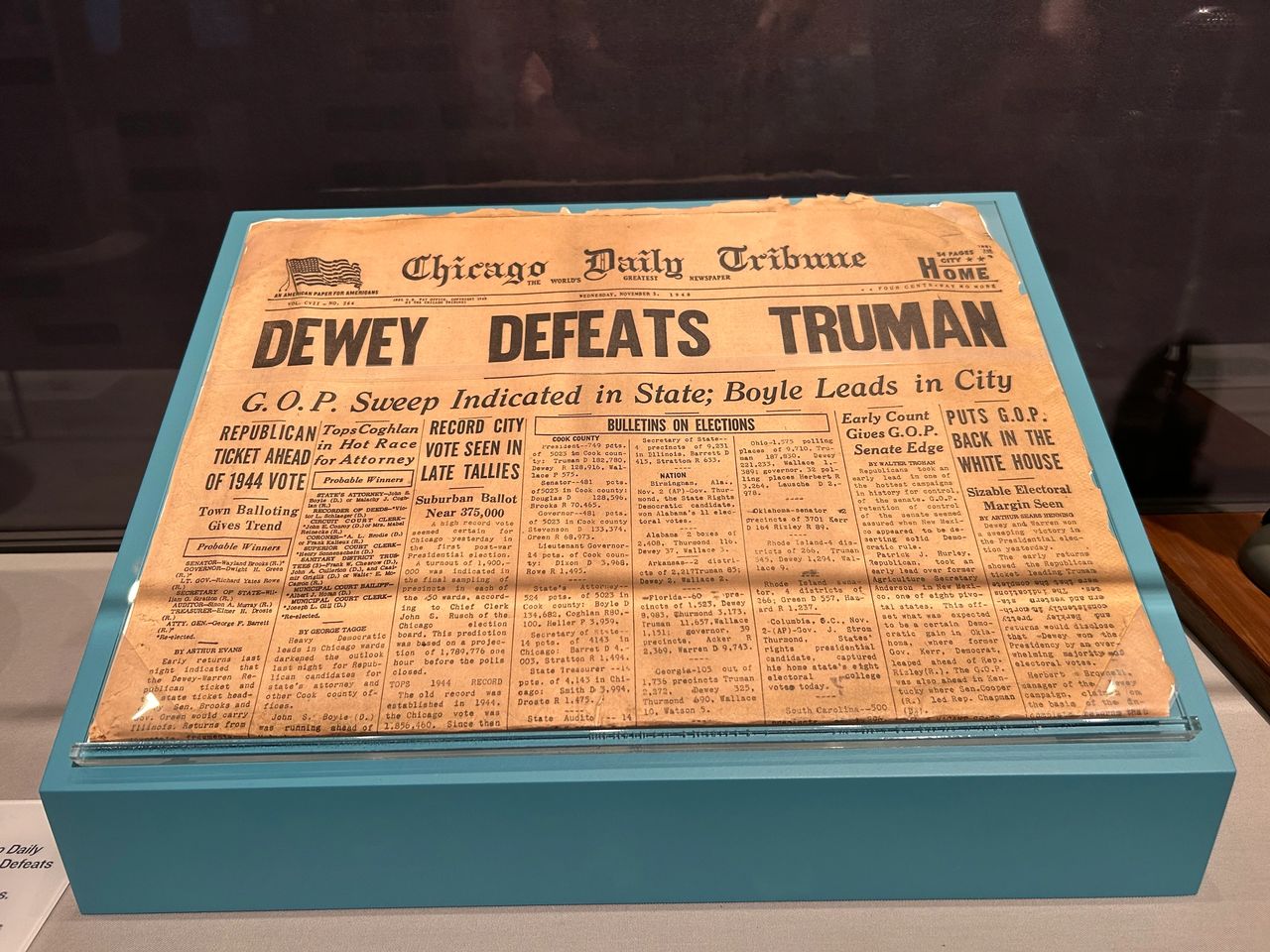 One of the most iconic photos of the 20th century is of Harry Truman holding up the front page of the Chicago Tribune announcing prematurely his defeat to Thomas Dewey. They have a copy of that newspaper on display. One of the most iconic photos of the 20th century is of Harry Truman holding up the front page of the Chicago Tribune announcing prematurely his defeat to Thomas Dewey. They have a copy of that newspaper on display.