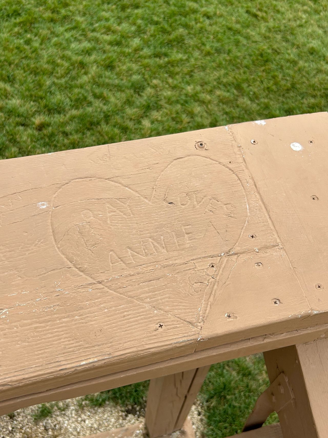 A little hard to read, but the carving spells out “Ray loves Annie” which was featured in the film. The carving was actually done by actor Kevin Costner while filming Field of Dreams. A little hard to read, but the carving spells out “Ray loves Annie” which was featured in the film. The carving was actually done by actor Kevin Costner while filming Field of Dreams.