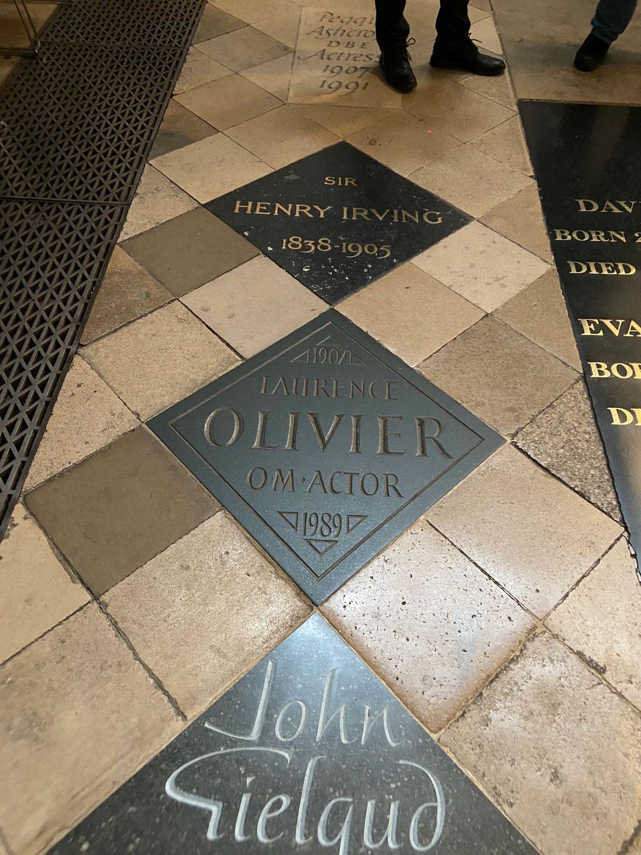 Famed actor Sir Laurence Olivier is memorialized along with other great musicians and entertainers at Westminster Abbey.