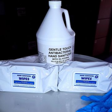 alcohol sanitizer in gallon and wipes