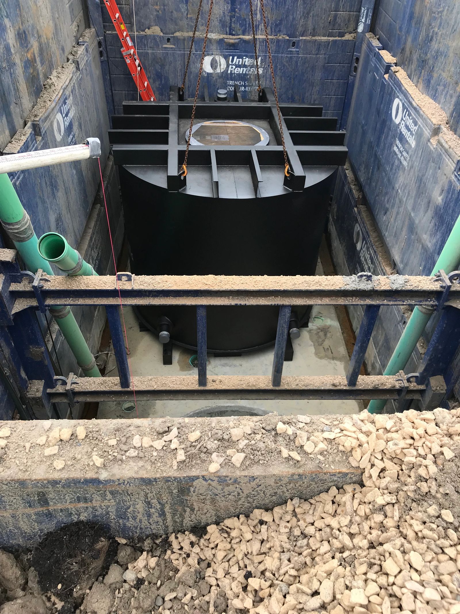 Flooded suction sewage pump station installation