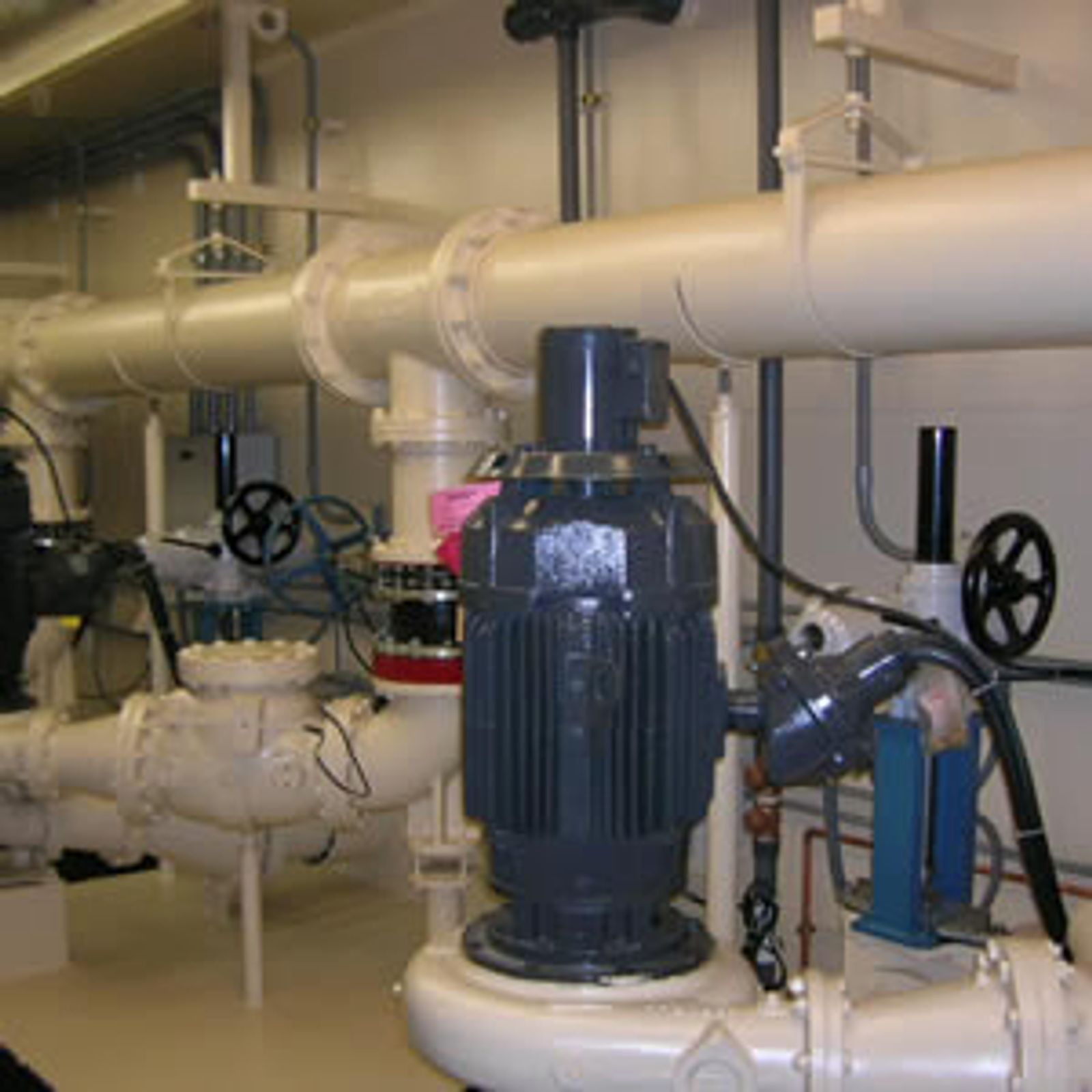 Flooded suction sewage pump station