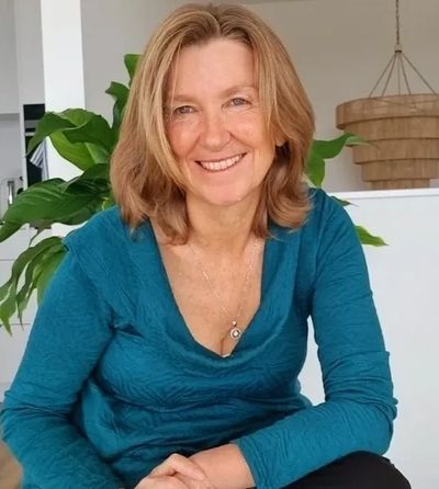 Lisa McCarthy Founder Of Heartpreneur - Author Client Attraction Playbook