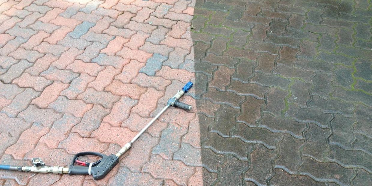 driveway cleaning, sidewalk pressure washing