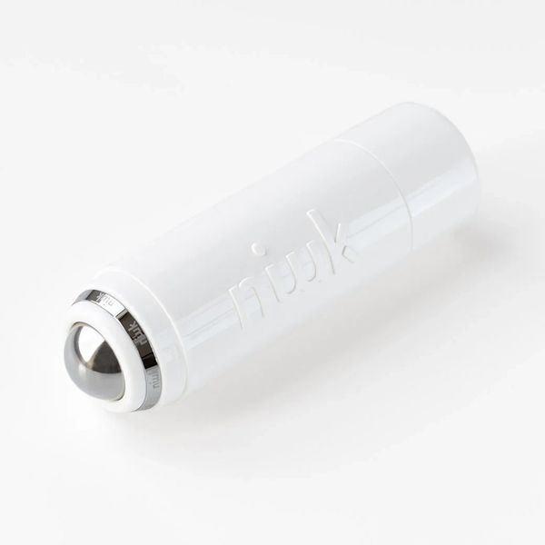 Detailed shot of  Niuk Roll on wand