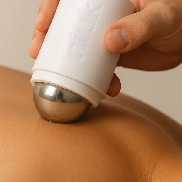 Niuk Body targets body tension with its XL roller and cooling compartment.

