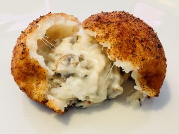 arancini arancino arancina sicily Sicilia Sicilian Siciliano Italian Italy Italiano steetfood