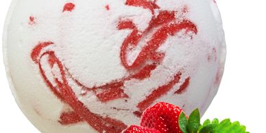 Luxury giant strawberry bath bomb 180g