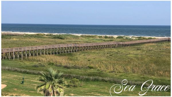 Unobstructed ocean views from the front balcony!