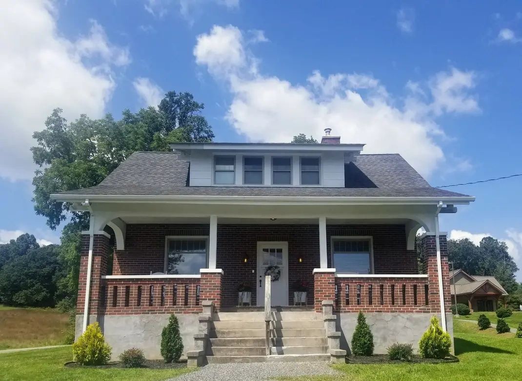 Front Porch Sittin Vacation in Floyd, Virginia