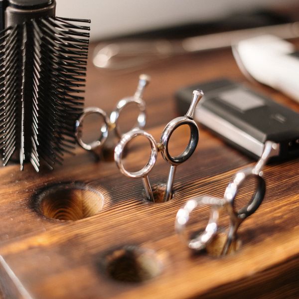 A wooden tray with haircut tools