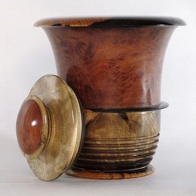 Mid-sized Cremation Urn 0921-01

External Size: 6-1/2"d X 10"h
Internal Capacity: 80 cu. in.