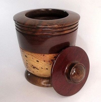 Mid-sized Cremation Urn 0710-01

External Size: 6-1/2"d X 10"h
Internal Capacity: 80 cu. in.
