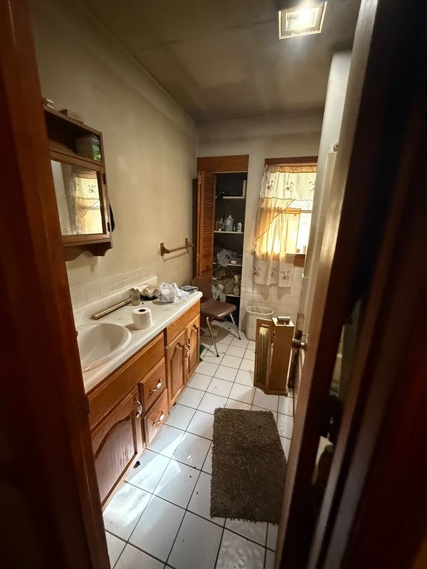 Bathroom that needs repair