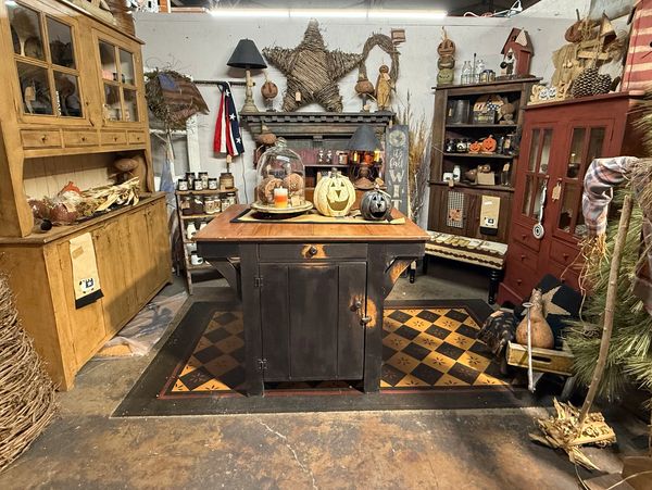 Halloween-themed rustic room with decorated pumpkin centerpieces.