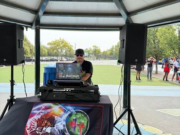 DJ