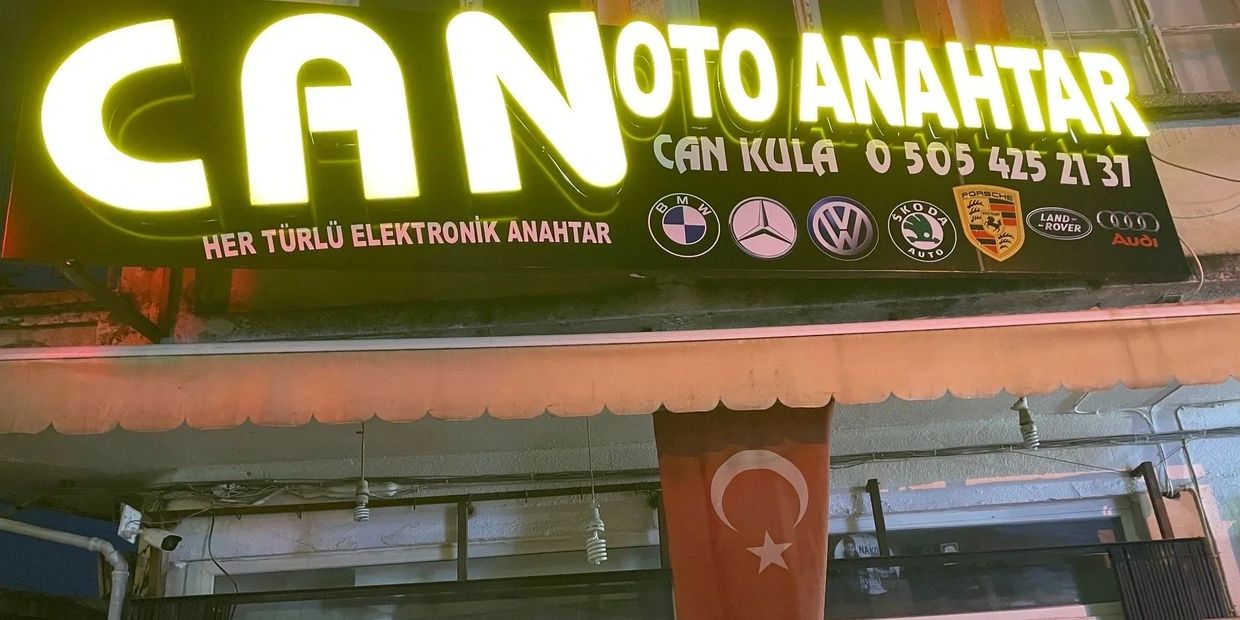 Serik oto anahtar işletme vitrini