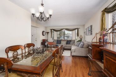 picture of a dining table