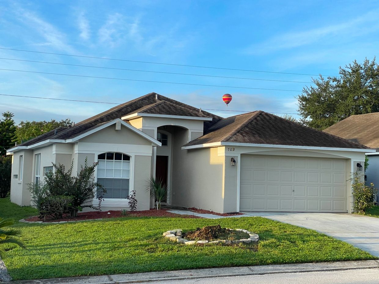 Davenport Dacha with Hotair Ballon above it