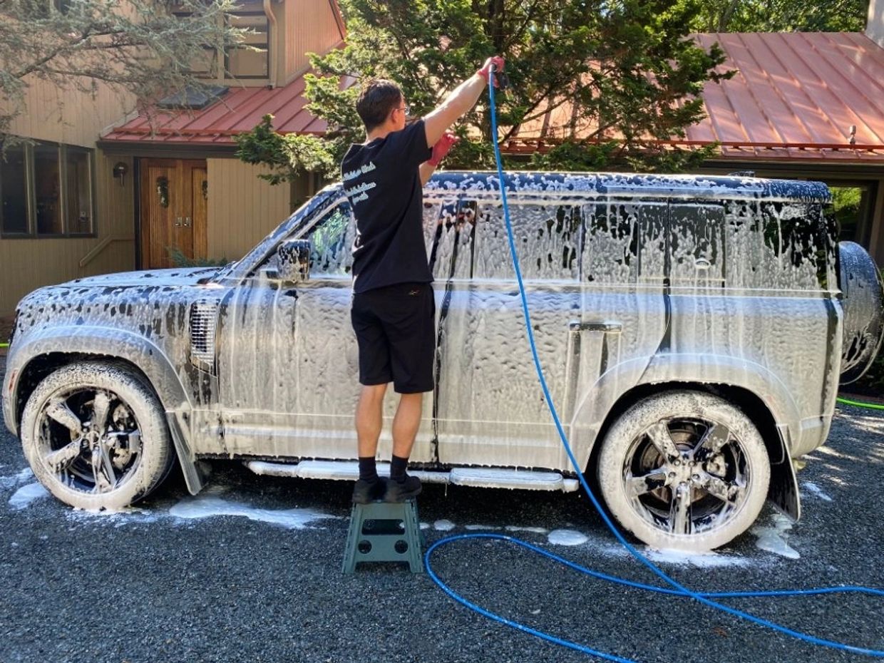 Mobile detailing a Defender