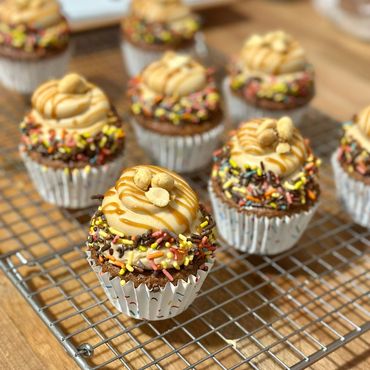 Peanut butter & caramel cupcakes—rich, creamy, & perfect for indulgent treats and special occasions!