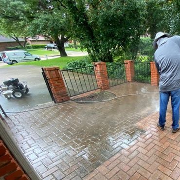 Pressure-washing-dickinson-driveway