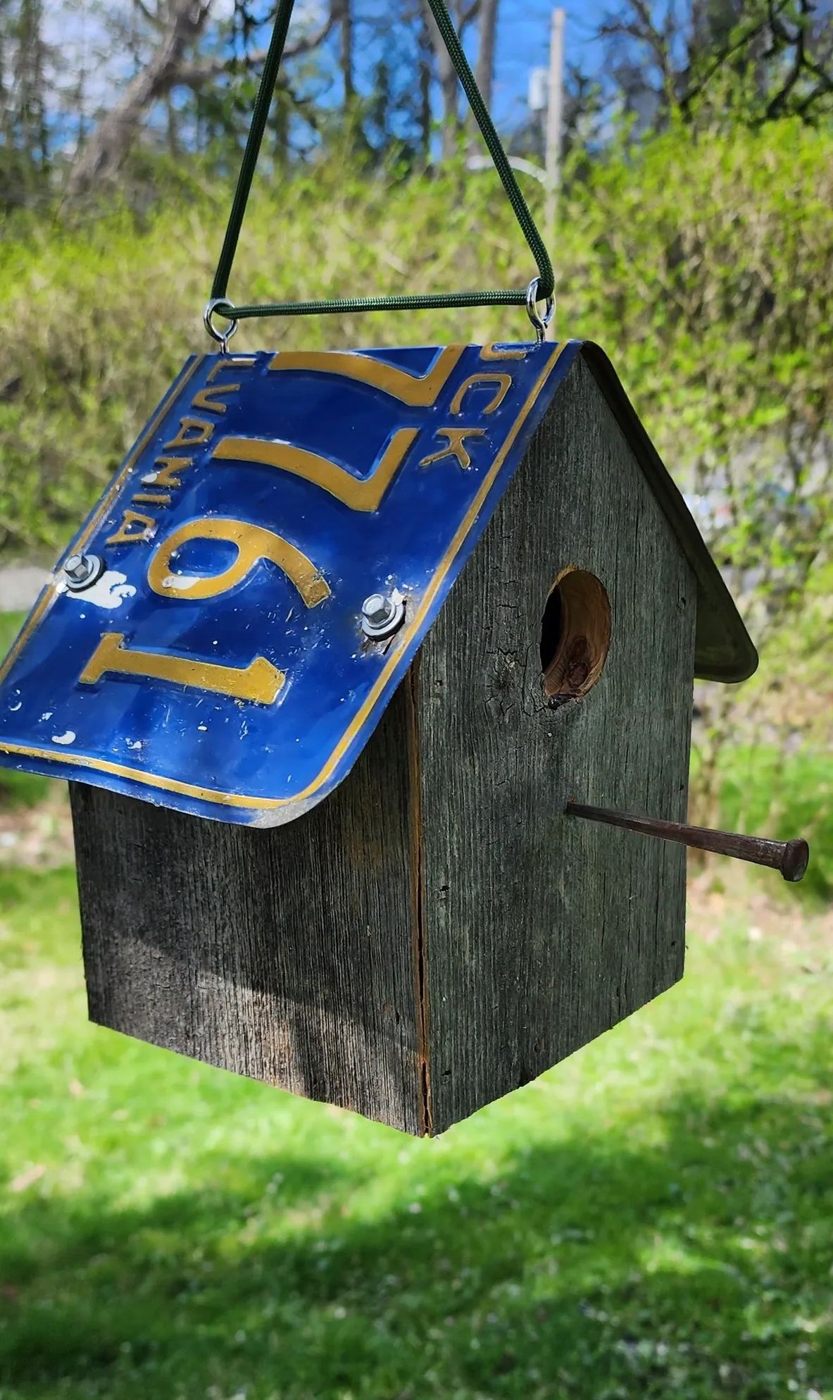 Barn wood birdhouse with license plate roof