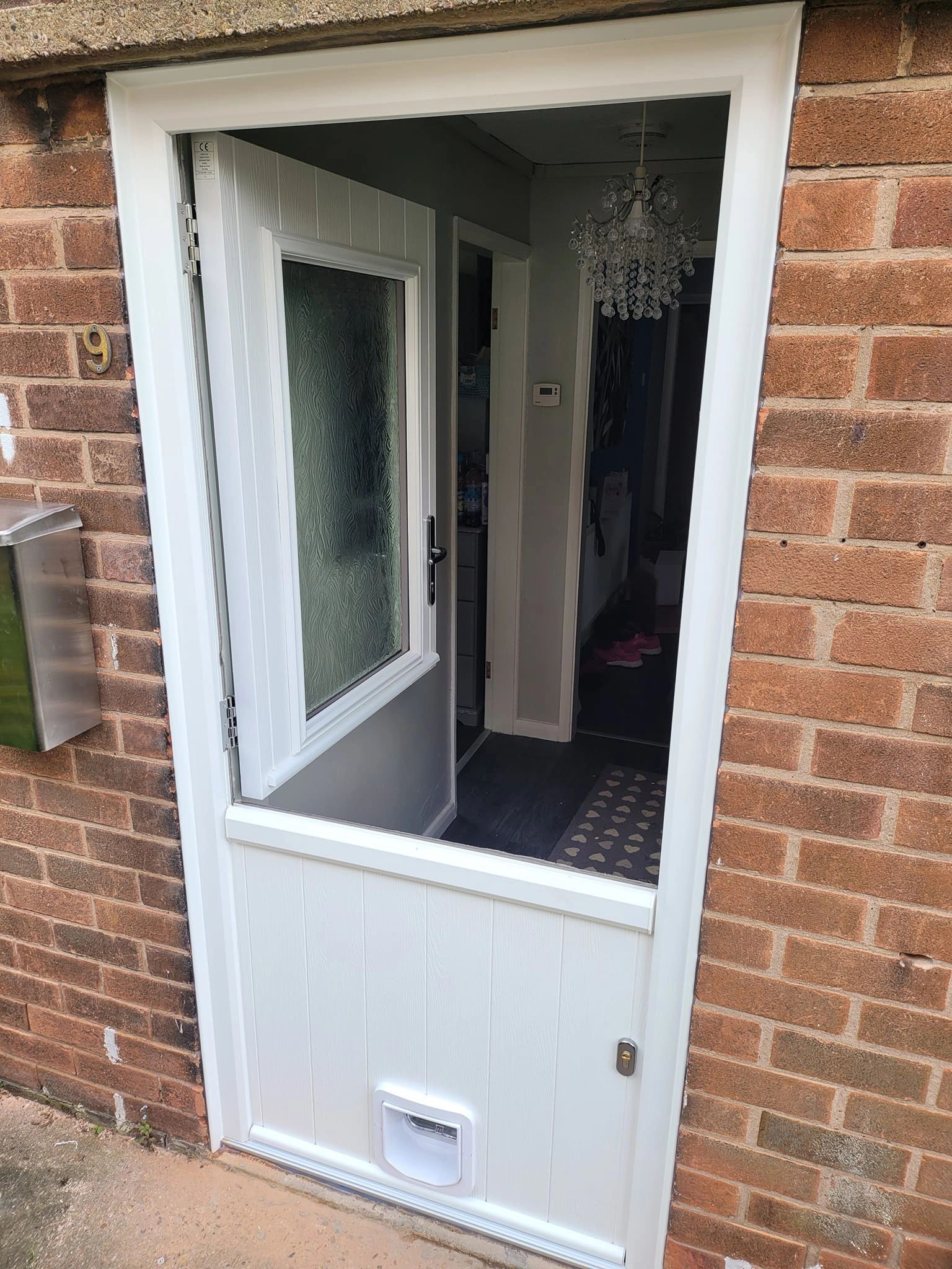 Stable door outlet with cat flap