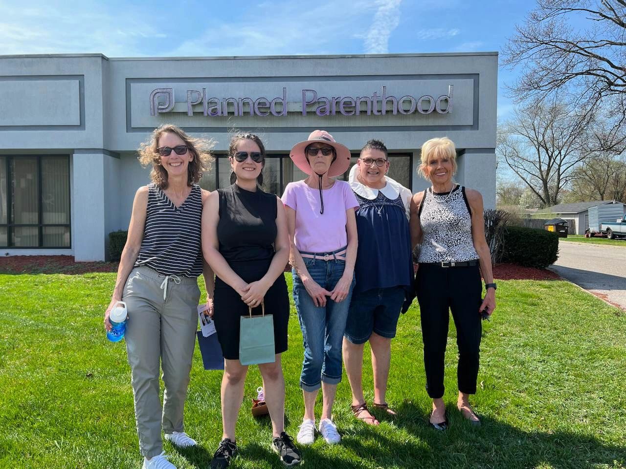 Voices for Life Volunteers Reaching Out to Women.