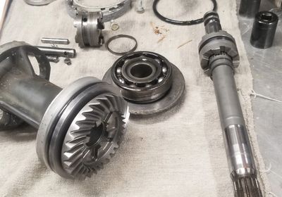 Lower unit gears and prop shaft mechanic fixing marine repair