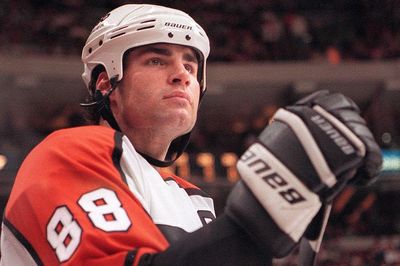43 Eric Lindros 1997 Playoffs Stock Photos, High-Res Pictures, and