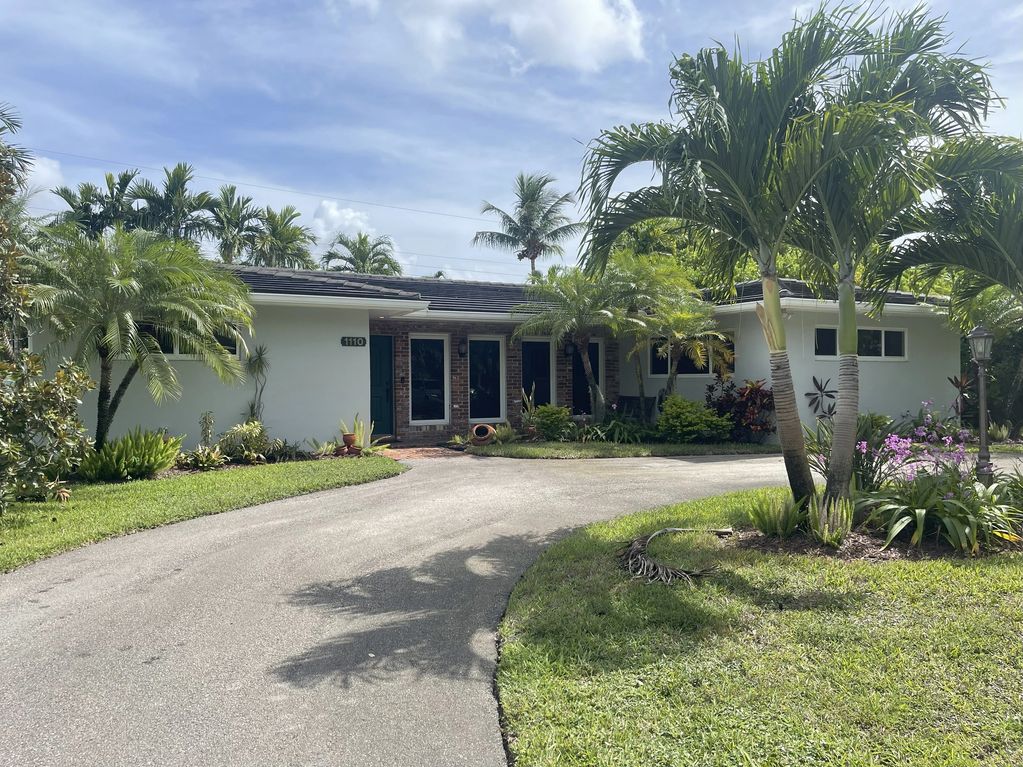 1110 Red Bird Avenue
Miami Springs, FL 33166