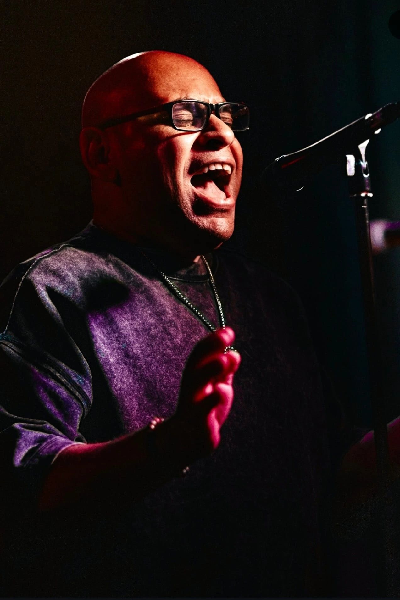 Singer / Songwriter Brighton - Music by Quentin