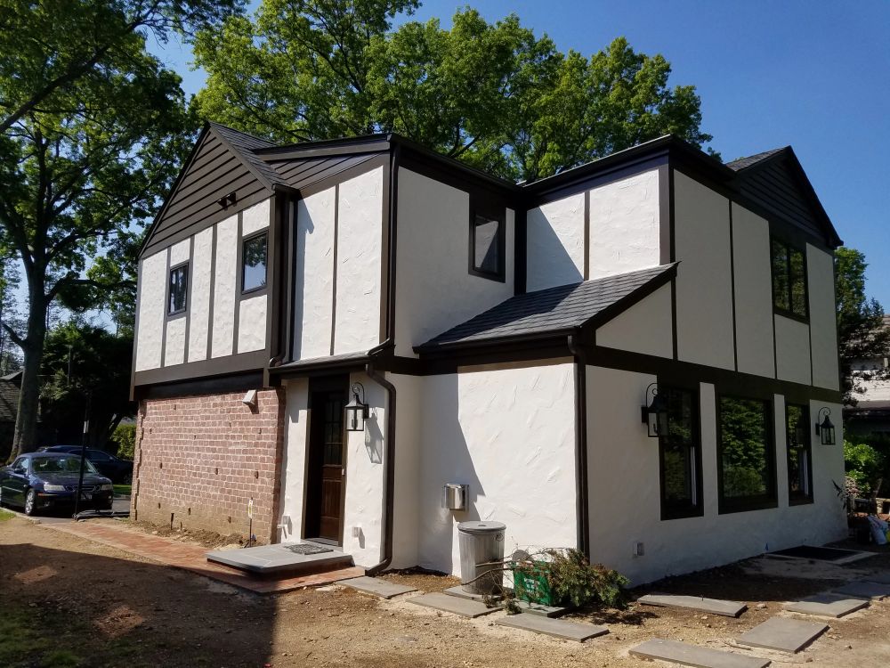 House exterior freshly painted by Frank's Painting