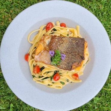 Salmon toscana en fettuccini